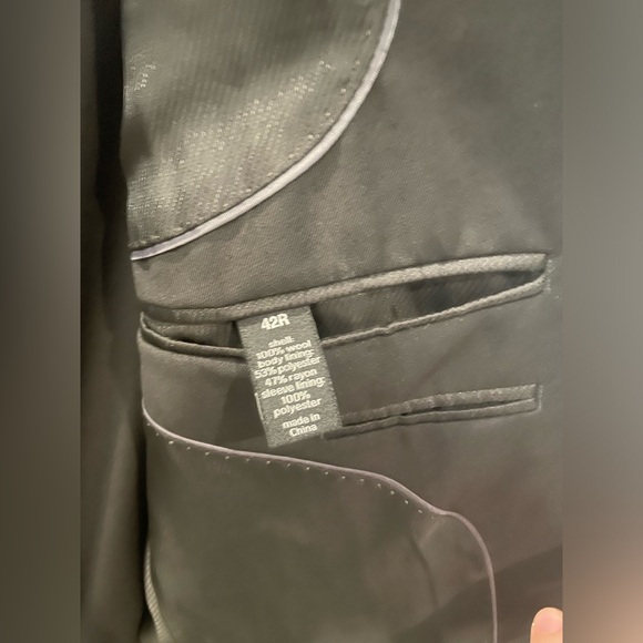 BAR III Slim Fit Solid Wool Suit Size 42R - 34x32 - Picture 2 of 6